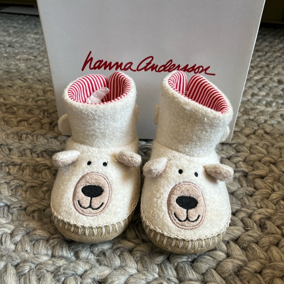 Hanna Andersson Critter Slippers Cream Bear - Picture 1 of 5